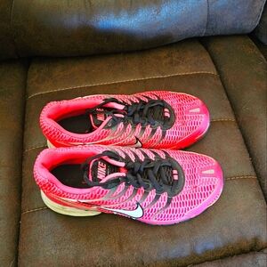 Women's 6.5 hot pink Nike running shoes in EUC